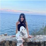 Profesora de Secundaria especializada en Inglés e Historia, con experiencia también en Catalán, Castellano y Matemáticas.