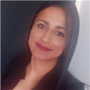 Trabaja como niñera ayudando con las tareas escolares