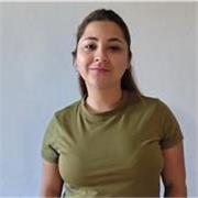 Profesor de Historia y de Formación ética y ciudadana imparte clases a niños y adolescentes