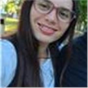 Profesora de Lengua y Literatura imparte clases para estudiantes de nivel secundario