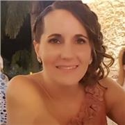 Diplomata in materie umanistiche, laureata e specializzata in Economia aziendale impartisce lezioni private di italiano, inglese, matematica o economia