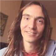 Profesor con estudios de conservatorio de guitarra clásica española