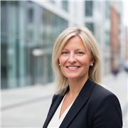 English - Executive coaching, team workshops, and presentation training.
