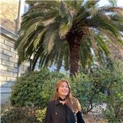 Soy estudiante de Periodismo y relaciones internacionales en la universidad CEU de Madrid. Me gustaría impartir clases de español a extranjeros, considero que una de las mejores formas de aprender es mediante la conversación además de algunos ejercicios d
