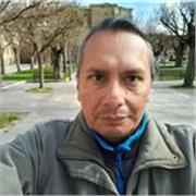 Fernlehrer für Deutsch als Fremdsprache mit Germanistik Studium und fließend dreisprachig