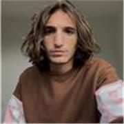 Per risolvere dubbi, per aiutarti con i compiti, per dare delucidazioni, sono qui!