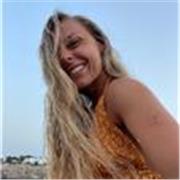 Entrenadora personal especializada en rendimiento y salud, ofrezco clases online. Graduada en CAFYD y atleta HYROX