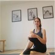 Yoga terapeutico a domicilio y online (especializada en patologías y lesiones)