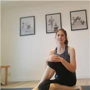 Yoga terapeutico a domicilio y online (especializada en patologías y lesiones)