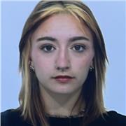 Alumna de bellas artes, apta para la enseñanza y ayudar en el aprendizaje de todas las edades