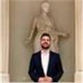Mücadeleci, Takım oyuncusu ve iyi bir lider olarak alanımdaki meslektaşlarımın önünde olduğumu düşünüyorum.