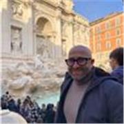 Insegnate si Italiano storia e geografia, impartisce lezioni a studenti di scuola media, istituti tecnici e professionali
