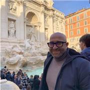 Insegnate si Italiano storia e geografia, impartisce lezioni a studenti di scuola media, istituti tecnici e professionali