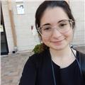 Studentessa di psicologia clinica, impartisce lezioni di italiano a studenti liceali