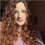 Laureata in Lettere impartisce lezioni di letteratura italiana e grammatica