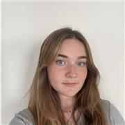 Étant bilingue et ayant mon bac international en section anglaise je suis disponible pour vous donner cours.