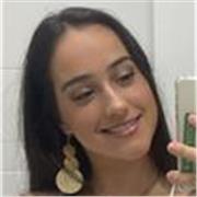Profesora de apoyo para niños de colegios