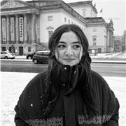 Studentessa universitaria di lingue con percorso al liceo musicale offre lezioni di inglese, musica o aiuto compiti.