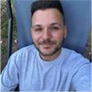 Soy enfermero y me gusta mucho dar clases de repaso, principalmente en primaria. Tengo el máster de formación del profesorado.