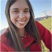 Insegnante propone lezioni online di lingue e materie scolastiche