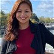 Profesor de ingles imparte clases a niños de todas las edades