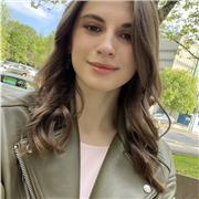 Tengo experiencia en la enseñanza de castellano tanto a adultos como niños y adolescentes. Sea clases individuales o en grupo.