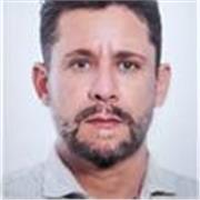 Tengo una pasión absoluta por la enseñanza y qué mejor y más emocionante trabajo que enseñar a las personas los idiomas que amo