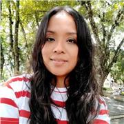 Maestra de apoyo escolarizado para niños de primaria