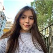 Estudiante y mini maestra para niños de menos de 6 años 