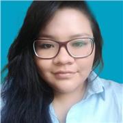 Docente que imparte clases a estudiantes de 1° a 11°