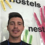 Offro classe private per bambini e adulti e mi adatto alle loro esigenze . Parlo italiano , spagnolo, inglese e giapponese