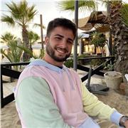 Me considero una persona capaz de enseñar tanto a nivel de primaria como de secundaria, poseo el grado de Educación Primaria con la mención de francés, por lo que podría enseñar dicho idioma para cursos de primaria, además de poseer el nivel C de Aptis de