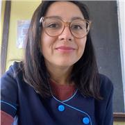 Profesora de lectura enseñanza básica