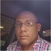 Magister en alta Dirección de Empresas con énfasis universitario que puede aportar liderazgo corporativo