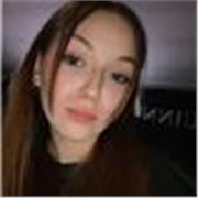 Ragazza con diploma di scuola superiore, bilingue