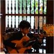 Profesor de música con enfoque creativo y educativo para adolescentes y adultos