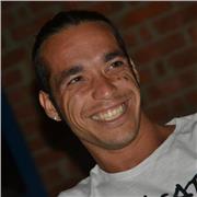 Offro lezioni private a bambini delle elementari, medie e adulti adattandole alle loro esigenze