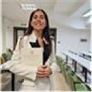 Insegnante laureata in lingue, con esperienza, offre lezioni private online per adulti e studenti.