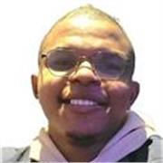 Me defino como un profesor dedicado y paciente, con una sólida formación en matemáticas y física, y varios años de experiencia en 