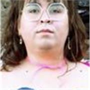 Profesora que dará clase a todas las edades, nivel bajo, medio