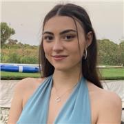 Profesora de Inglés que imparte clases de repaso a niños y niñas de todas las edades