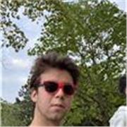 Ragazzo che parla madrelingua inglese e insegna a bassi prezzo.