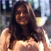 Profesora da clases de español artes y sociales a cualquiera que lo solicite