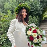 Laureata in matematica impartisce lezioni private in matematica e fisica per medie, superiori ed università