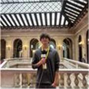 Profesor de catalán para niños, comprometido con una enseñanza dinámica, cercana y adaptada a cada alumno. Apasionado por fomentar