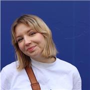 Bonjour, je m’appelle Maëlys, j’ai bientôt 19 ans, je suis actuellement en pleine licence stylisme modélisme sur Nantes !