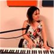 Laureata in Canto pop-rock. Impartisce lezioni di canto moderno, pianoforte, armonia musicale, solfeggio e ear training