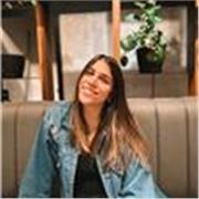 profesora de diseño gráfico e ilustración para principiantes