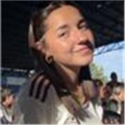 Chica de 18 años que busca ayudar a pequeños en lo que más se le dificulte en inglés, lengua, mates…