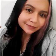 Profesor carismático, con entusiasmo, darle clases a niños de 10 años hacia abajo